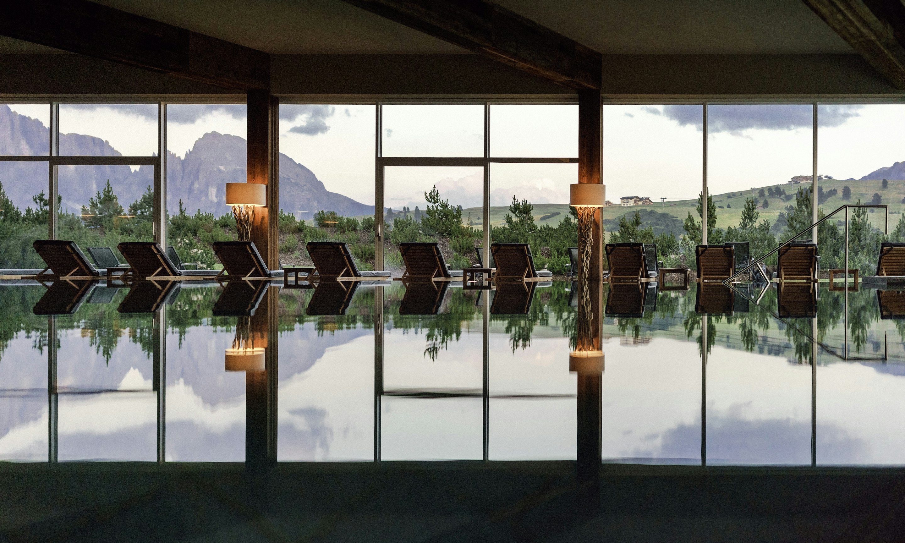 Pool udsigt sommer, COMO Alpina Dolomites, Italien