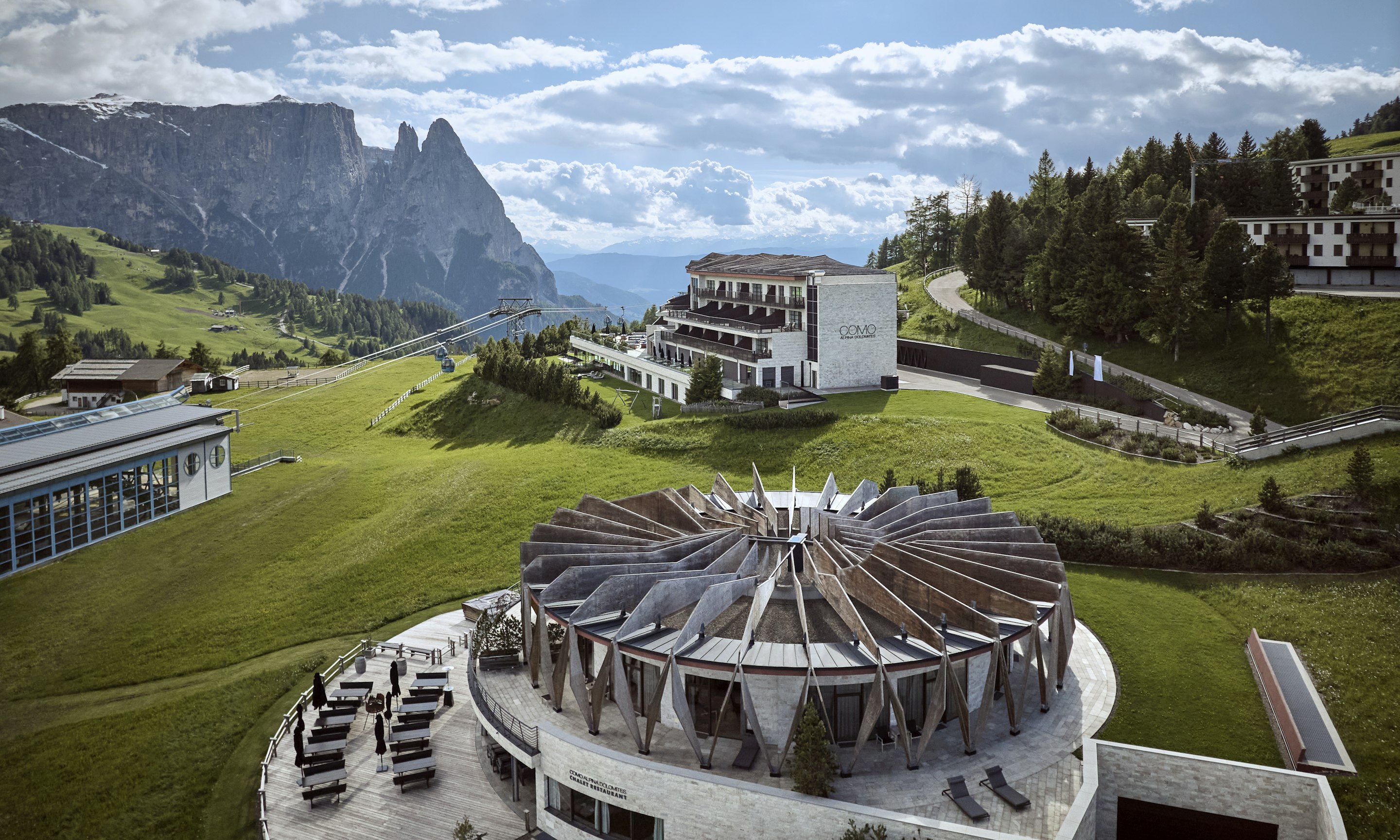 udsigt over hotellet, COMO Alpina Dolomites, Italien